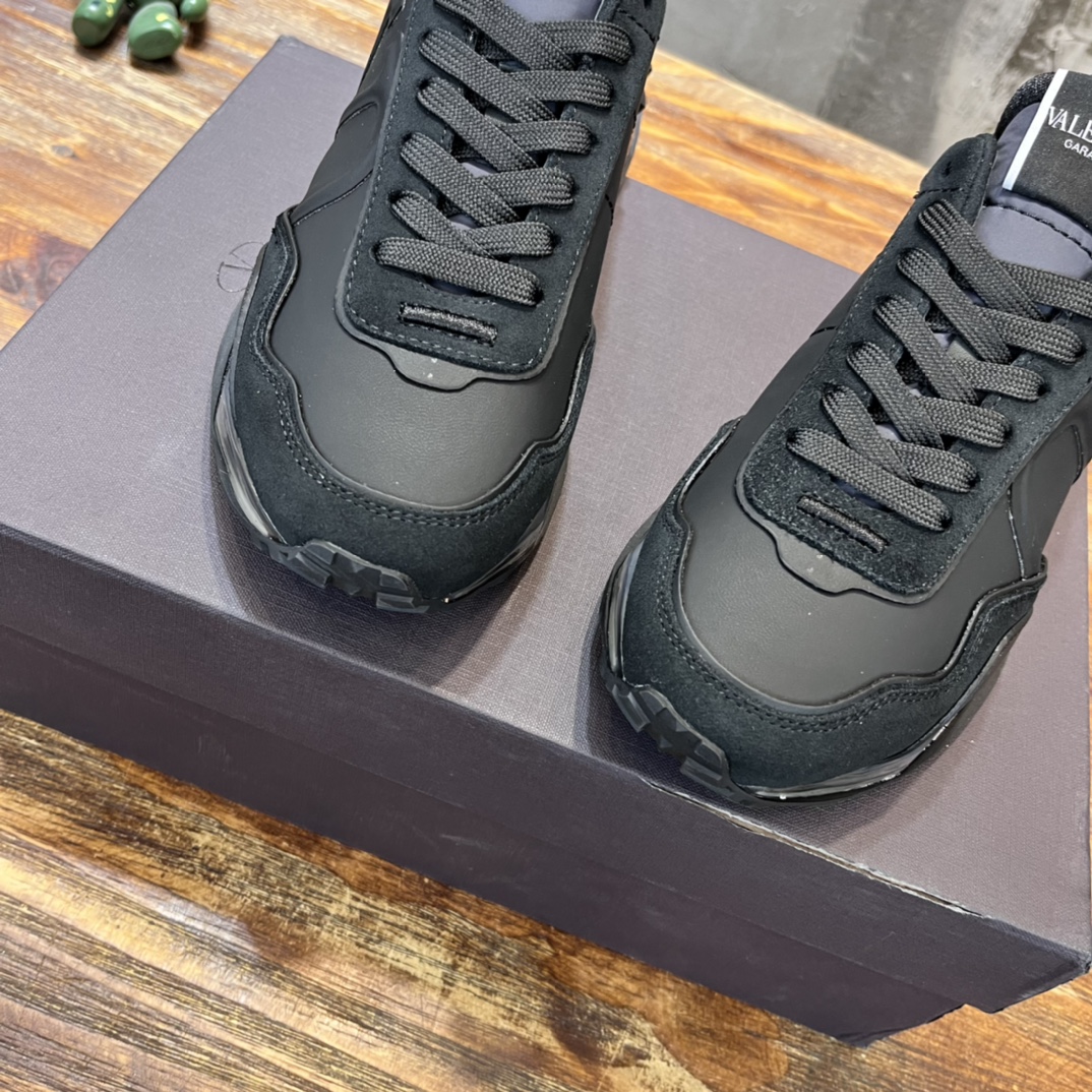 Replica Valentino  Sneakers for man