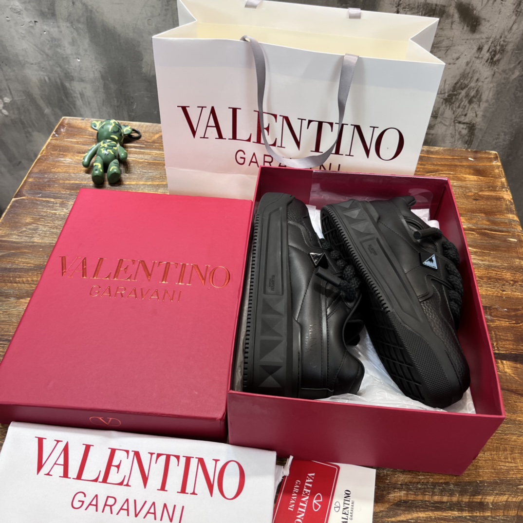 Replica Valentino  Sneakers for man