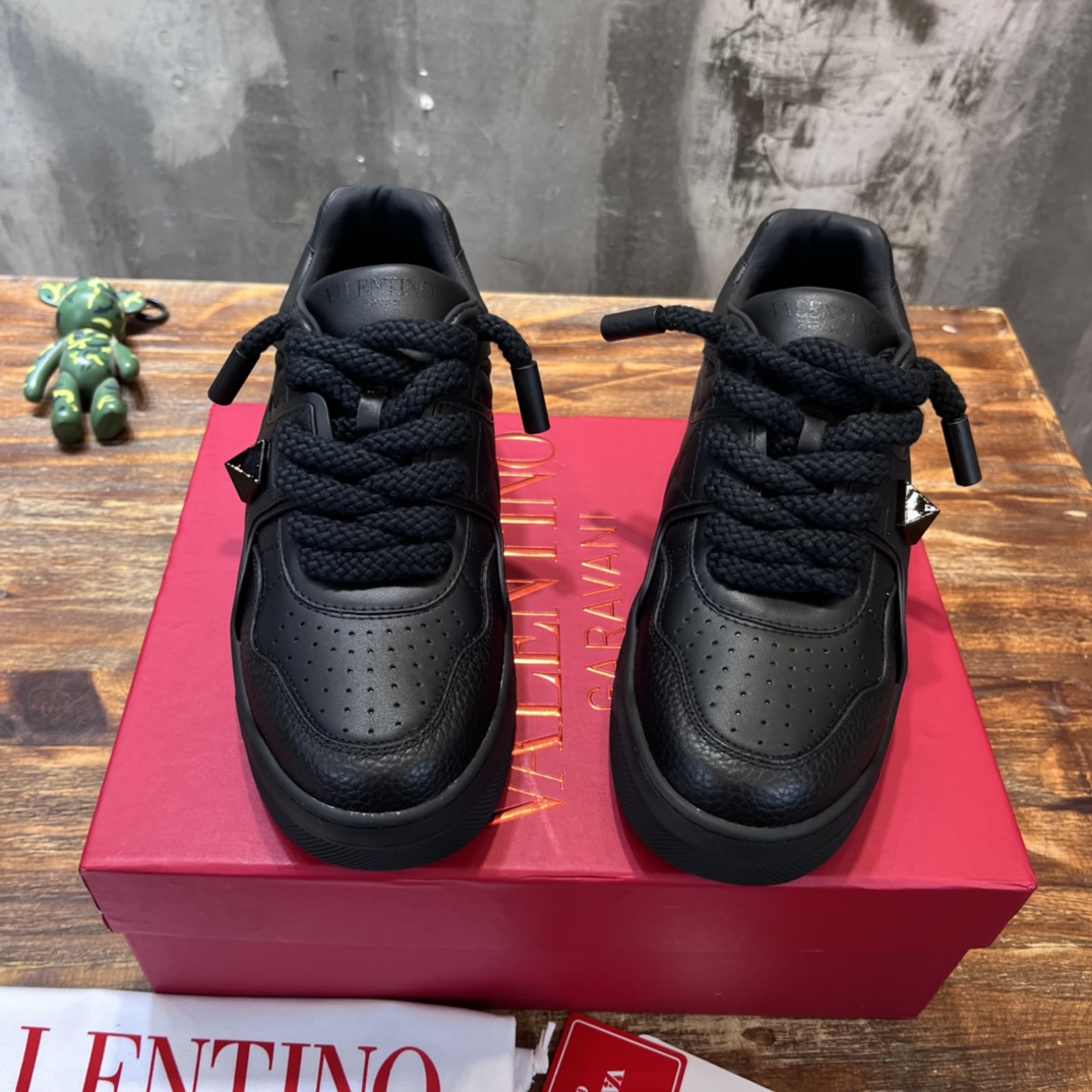 Replica Valentino  Sneakers for man