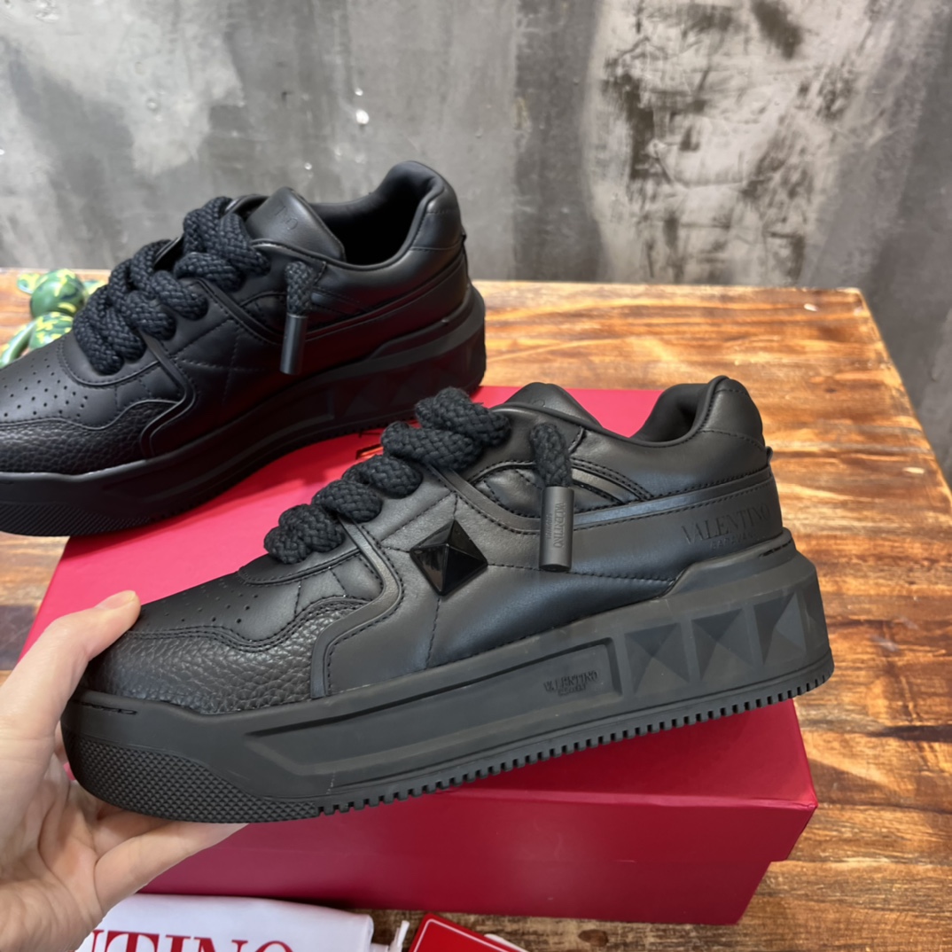 Replica Valentino  Sneakers for man