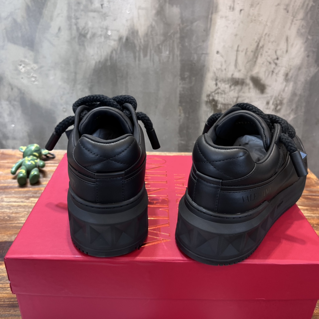 Replica Valentino  Sneakers for man