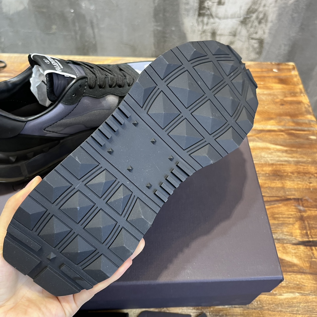 Replica Valentino  Sneakers for man