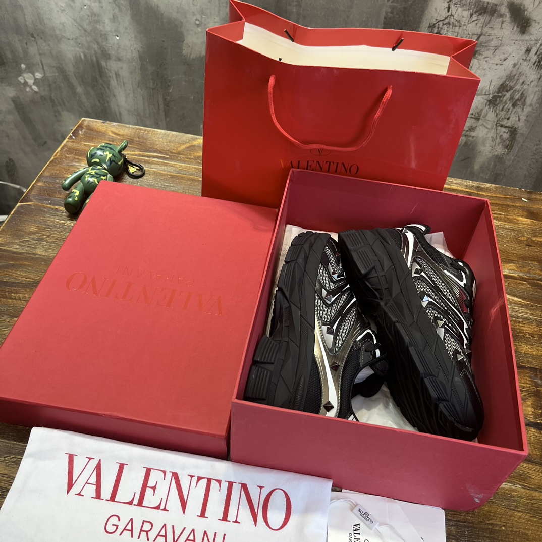 Replica Valentino Garavani Sneakers & Slip-On