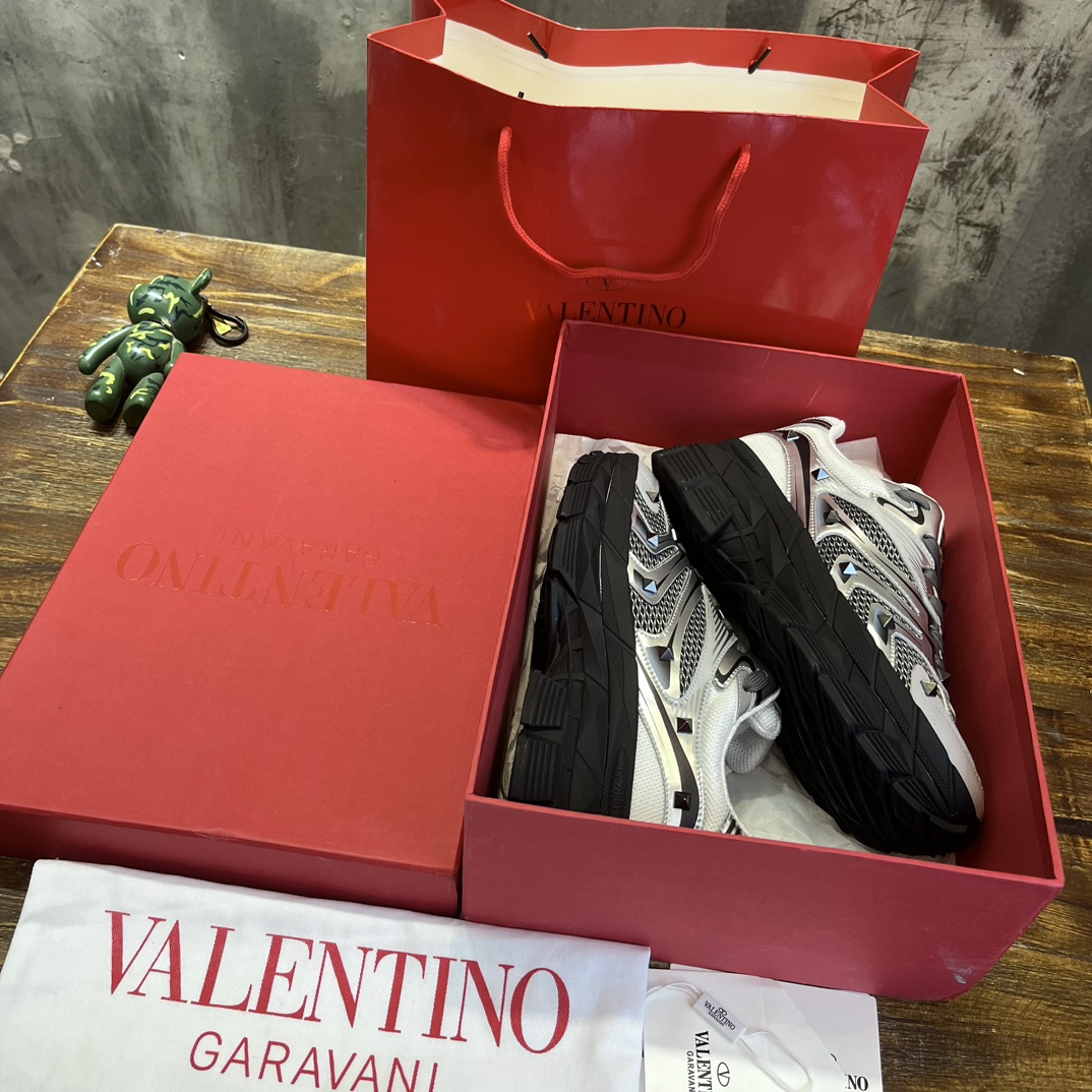 Replica Valentino  Sneakers for man