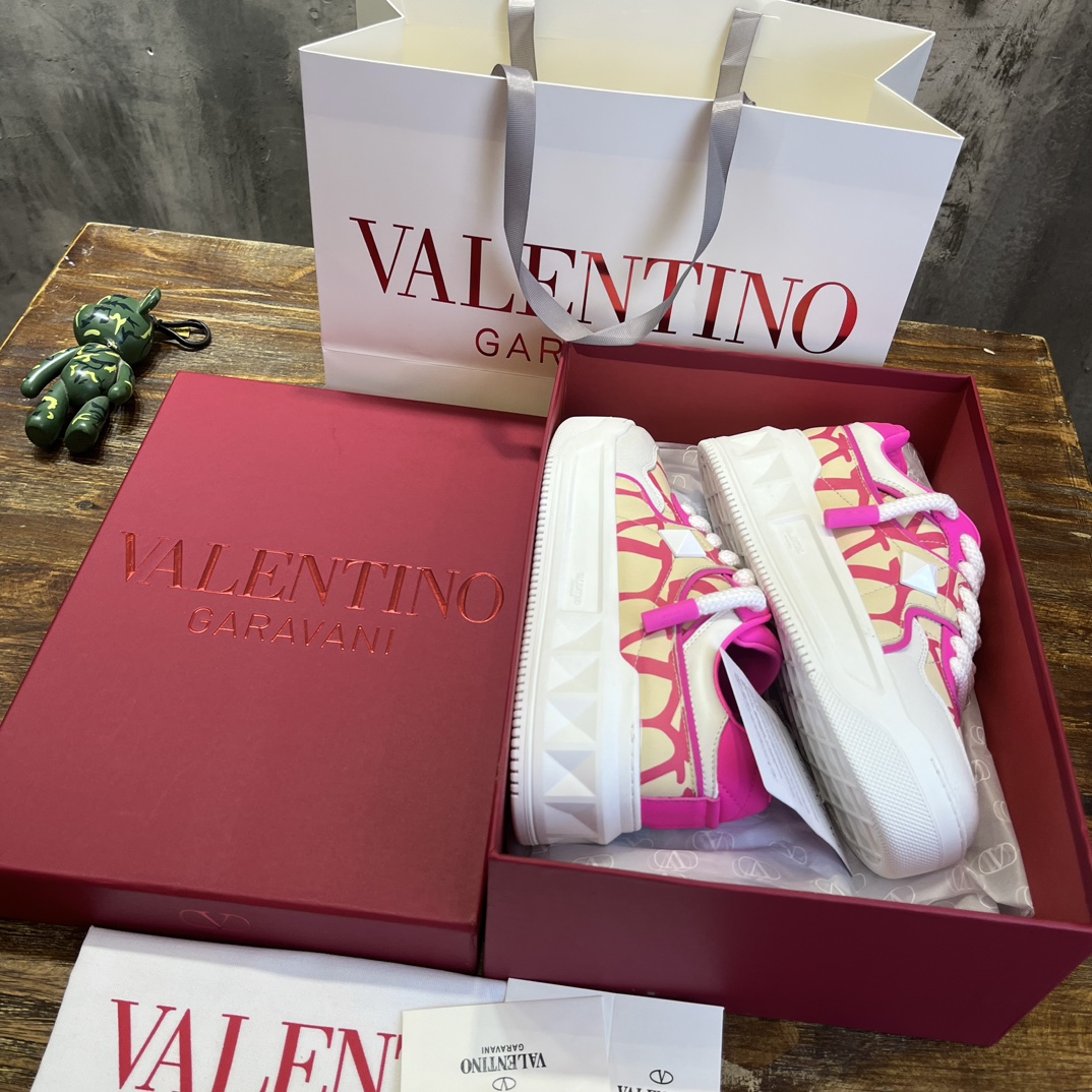 Replica Valentino  Sneakers for man