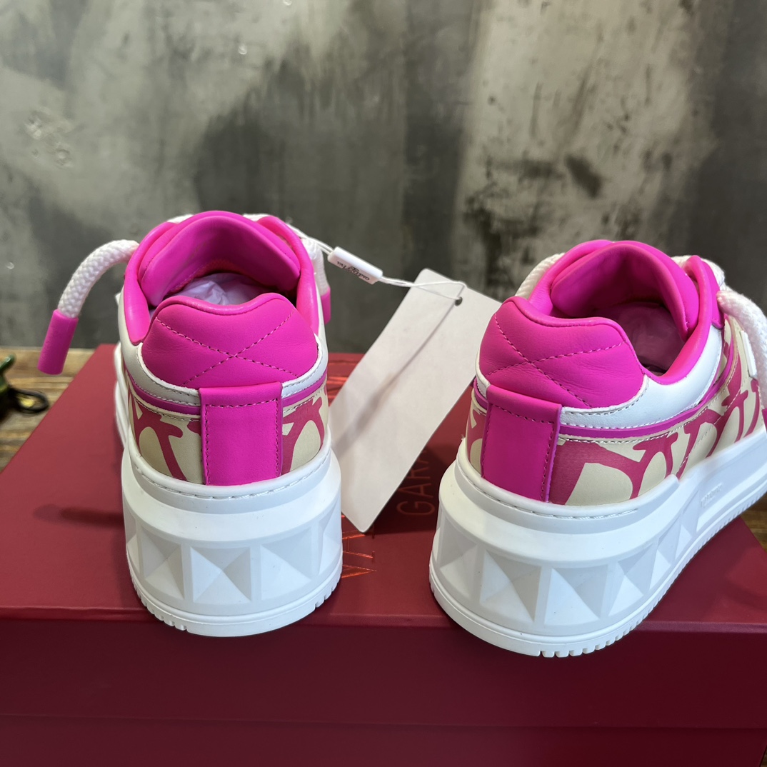 Replica Valentino  Sneakers for man