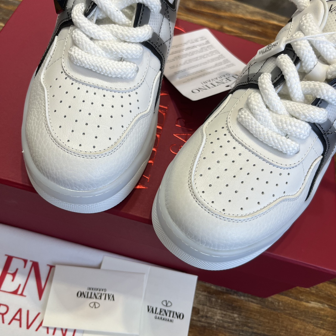 Replica Valentino Garavani Vlogo Netrunner Sneakers