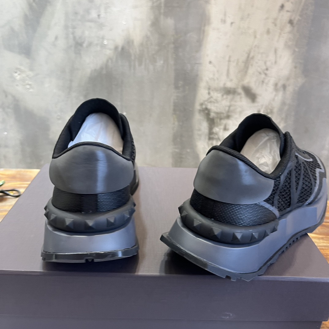 Replica Valentino Garavani Vlogo Netrunner Sneakers