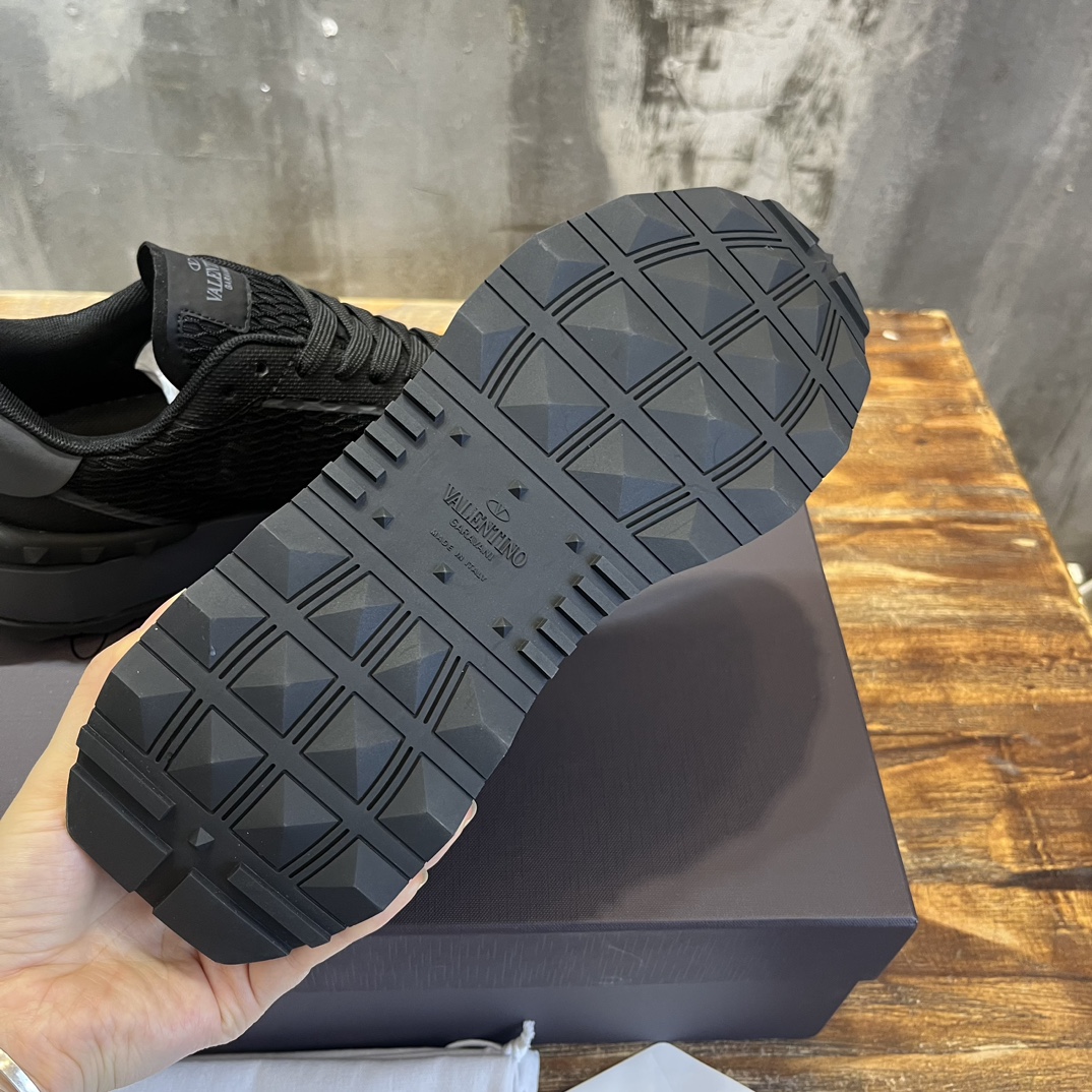 Replica Valentino Garavani Vlogo Netrunner Sneakers