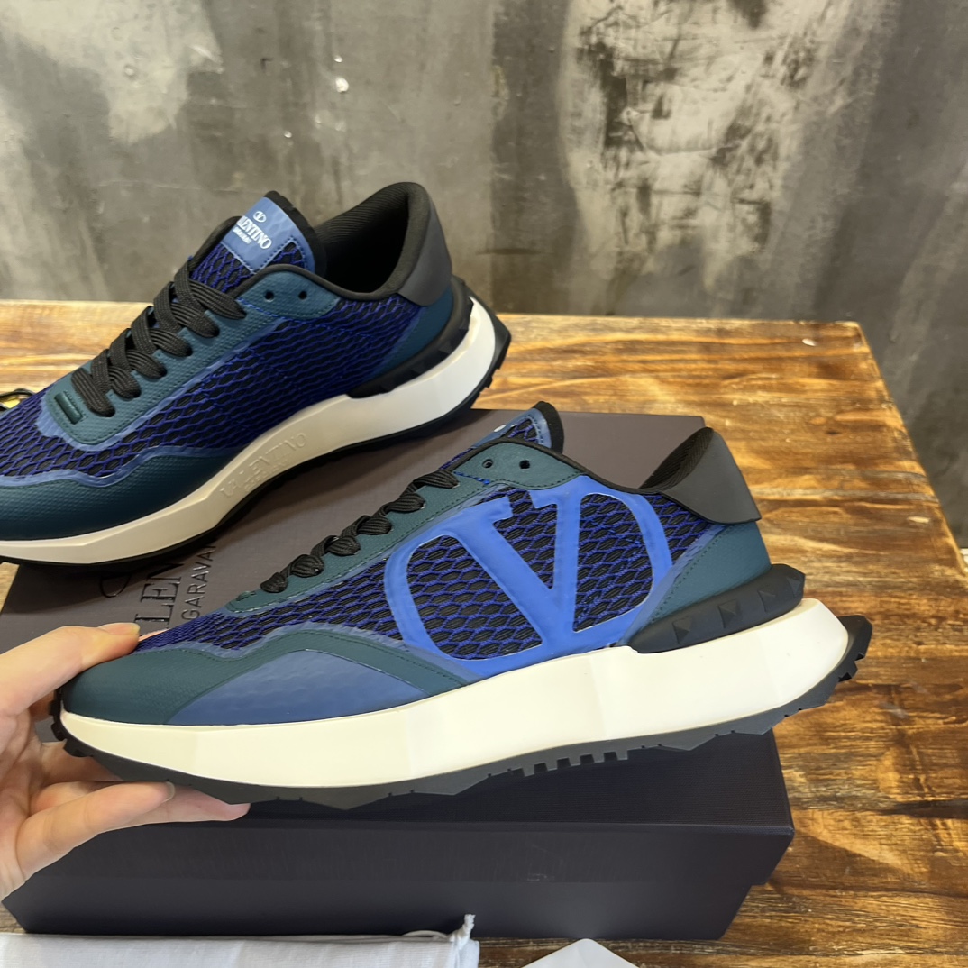 Replica Valentino Garavani Vlogo Netrunner Sneakers