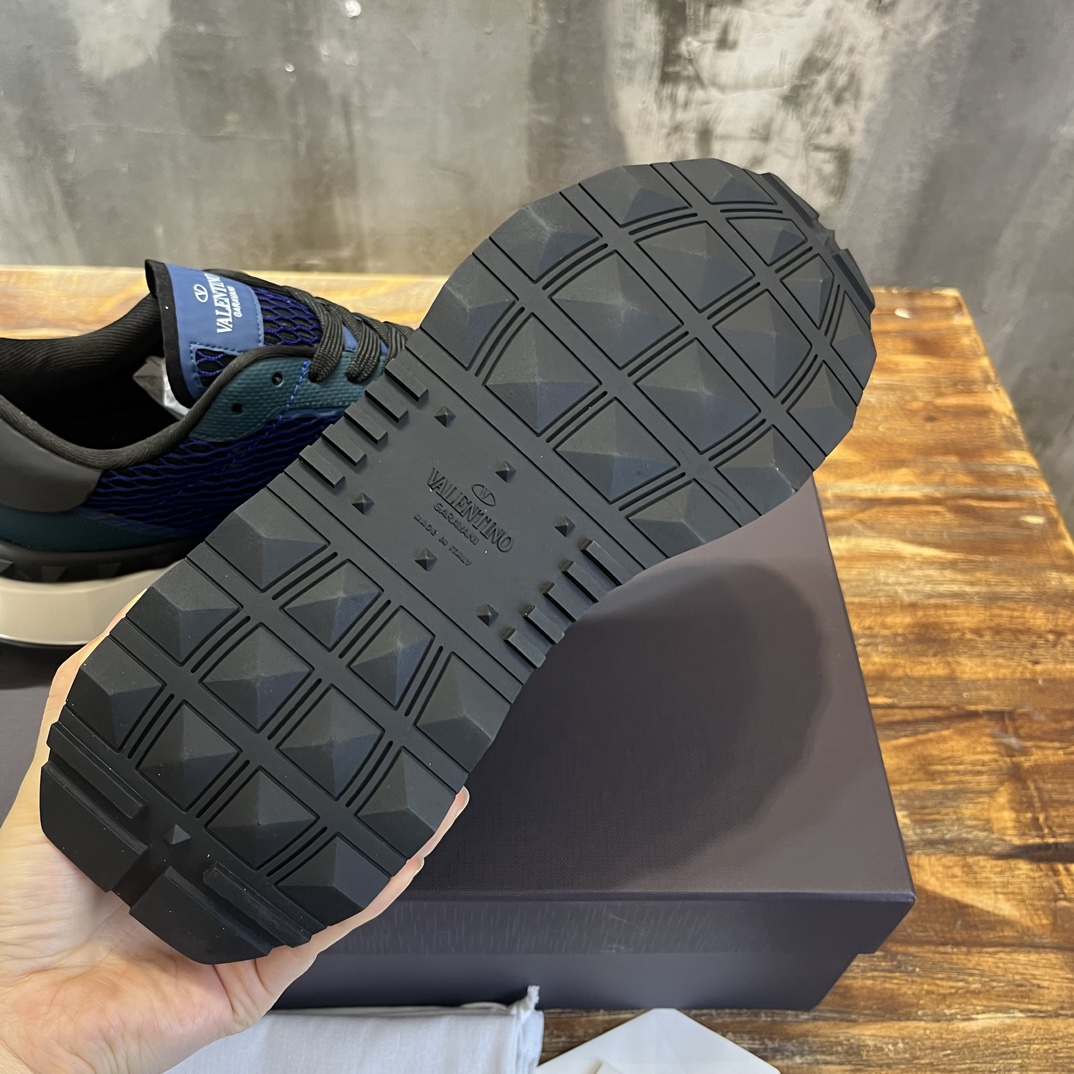 Replica Valentino Garavani Vlogo Netrunner Sneakers