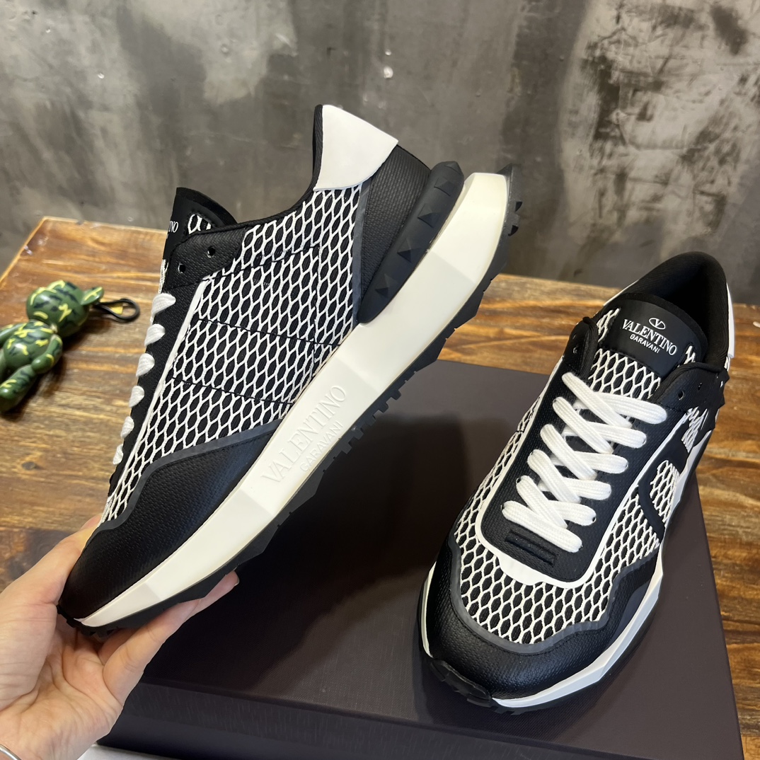 Replica Valentino Garavani Vlogo Netrunner Sneakers