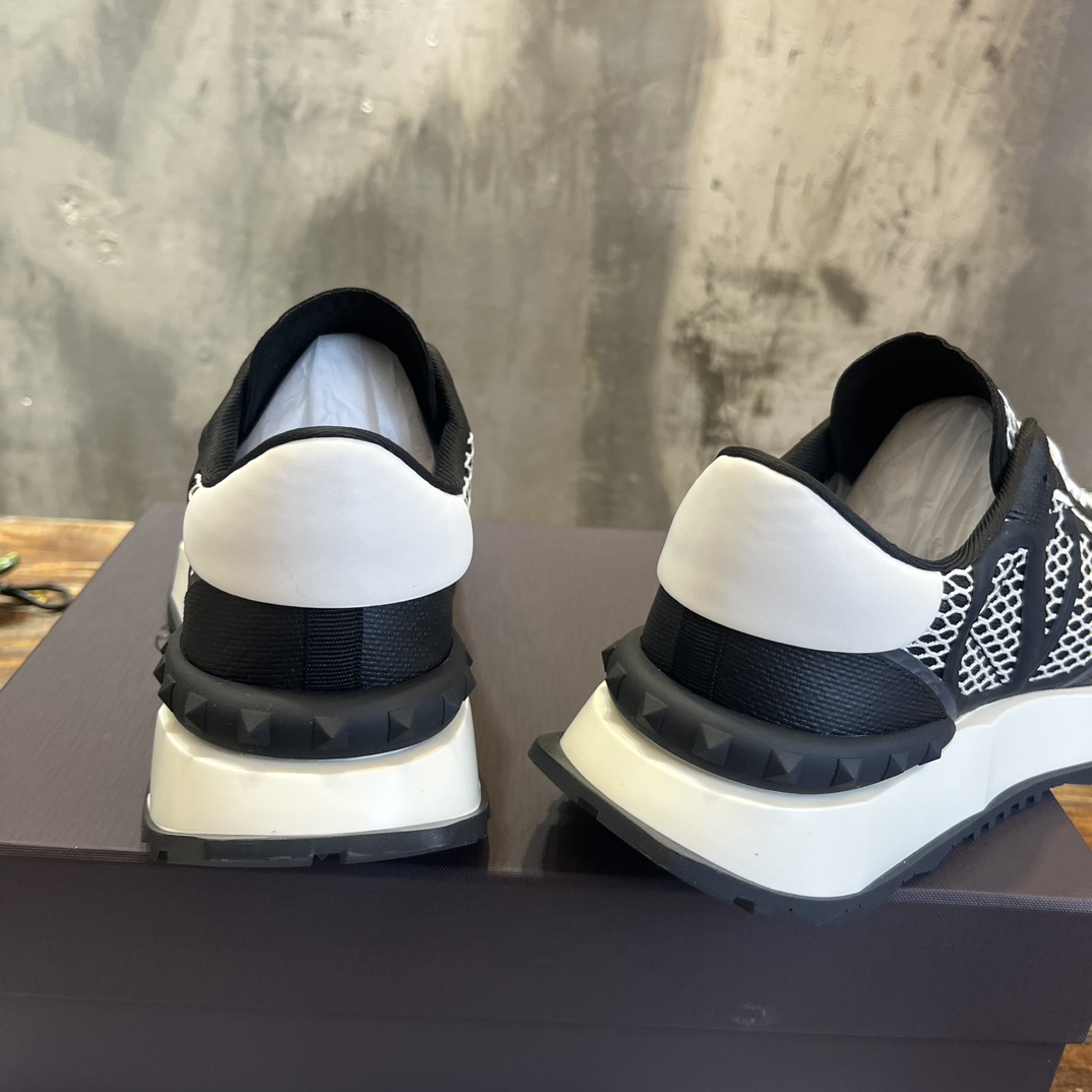 Replica Valentino Garavani Vlogo Netrunner Sneakers