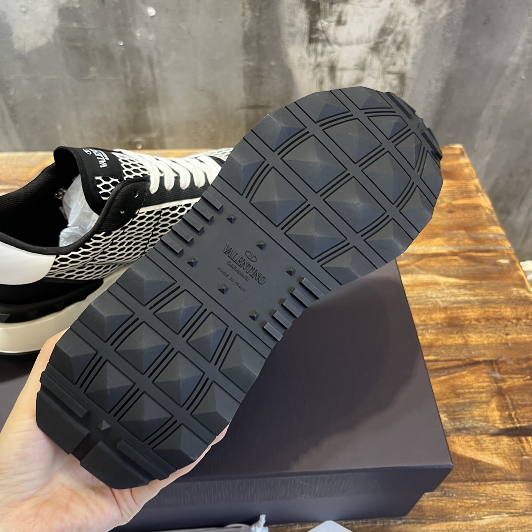 Replica Valentino Garavani Vlogo Netrunner Sneakers