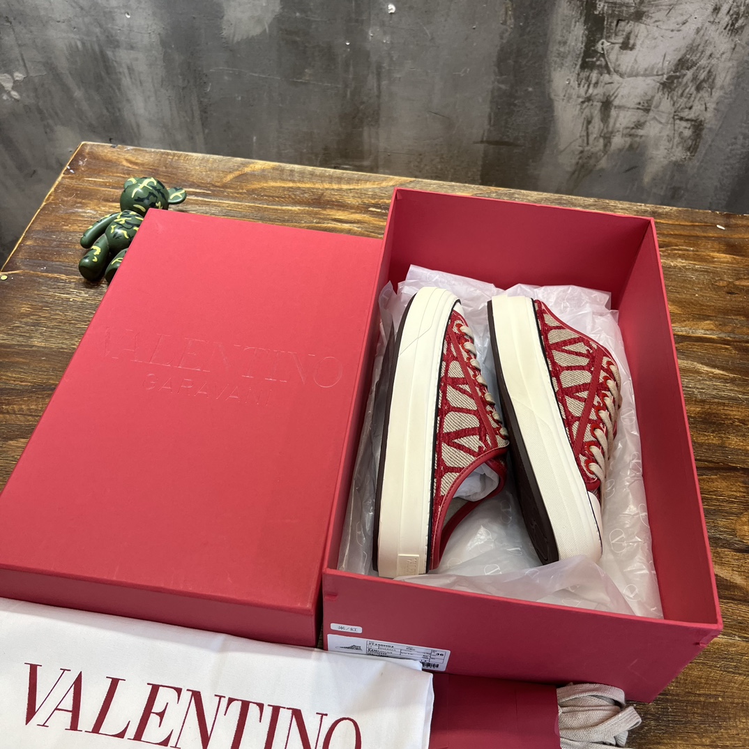 Replica Valentino Garavani Toile Iconographe Totaloop Low-top Sneaker