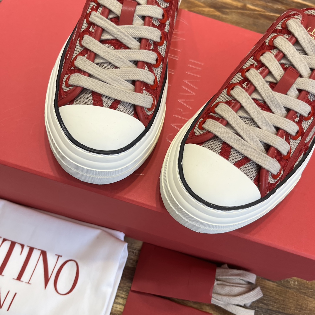 Replica Valentino Garavani Toile Iconographe Totaloop Low-top Sneaker