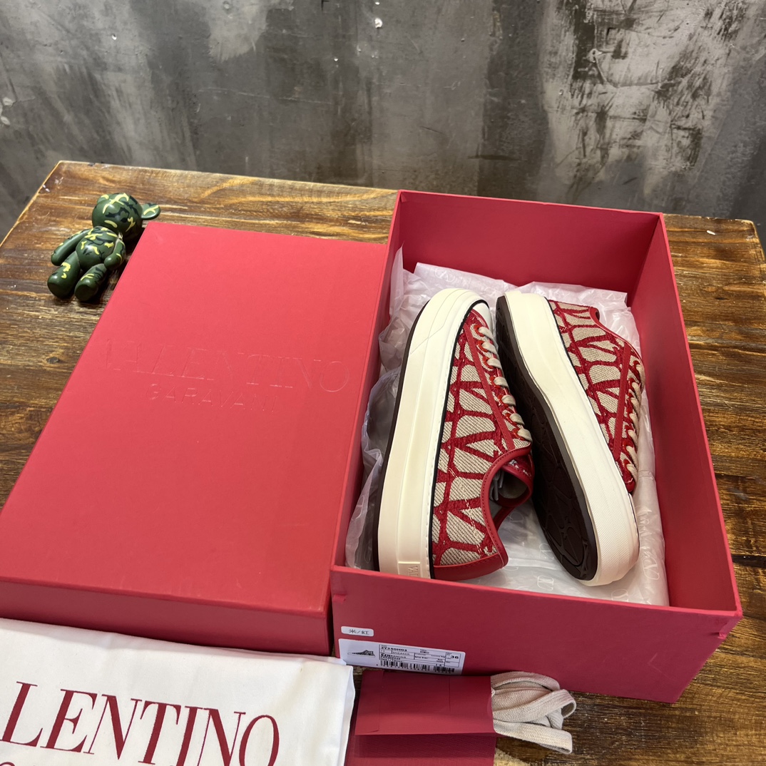 Replica Valentino Garavani Toile Iconographe Totaloop Low-top Trainer