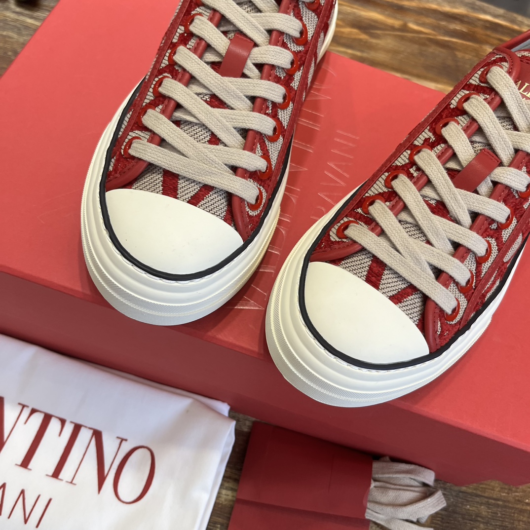 Replica Valentino Garavani Toile Iconographe Totaloop Low-top Trainer