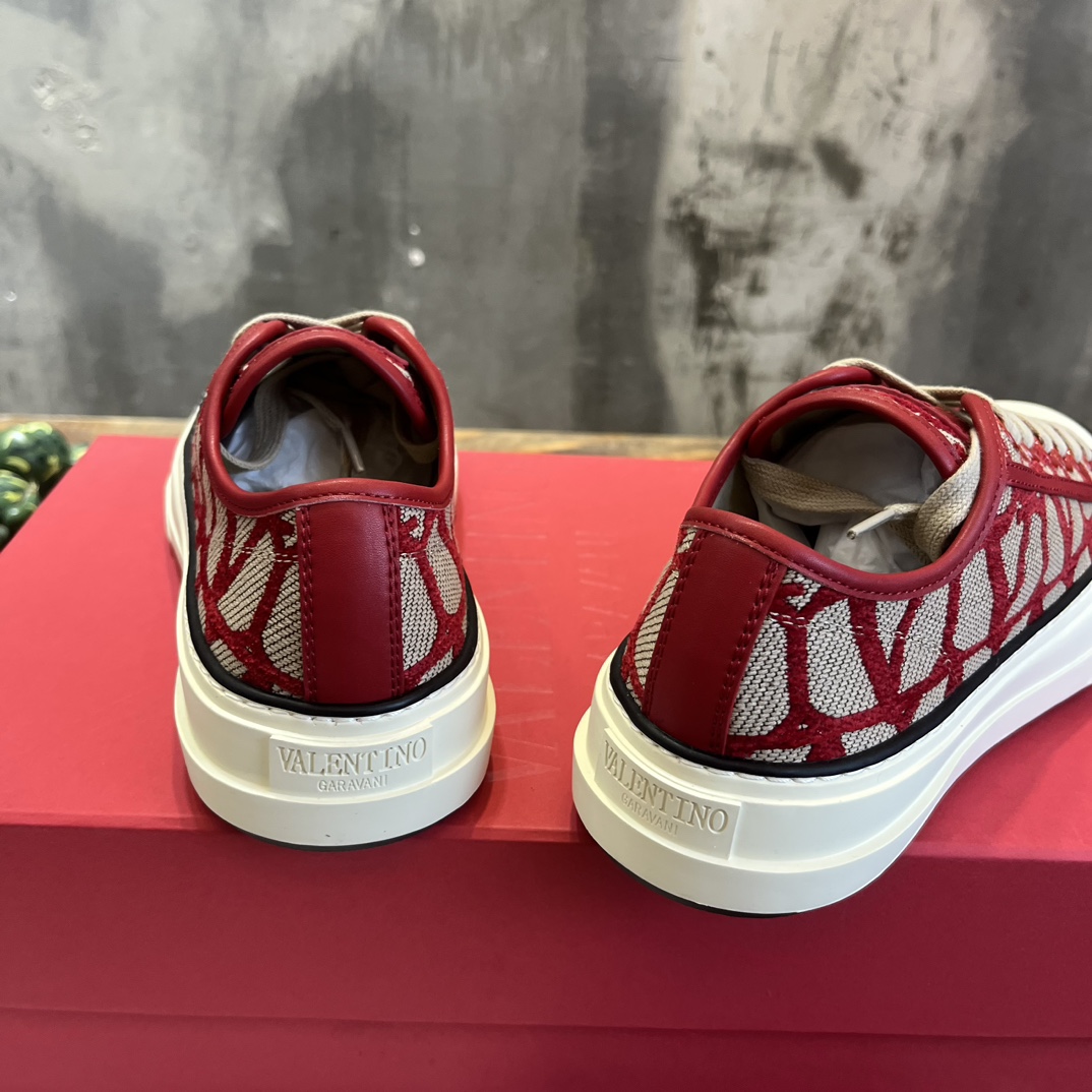 Replica Valentino Garavani Toile Iconographe Totaloop Low-top Trainer