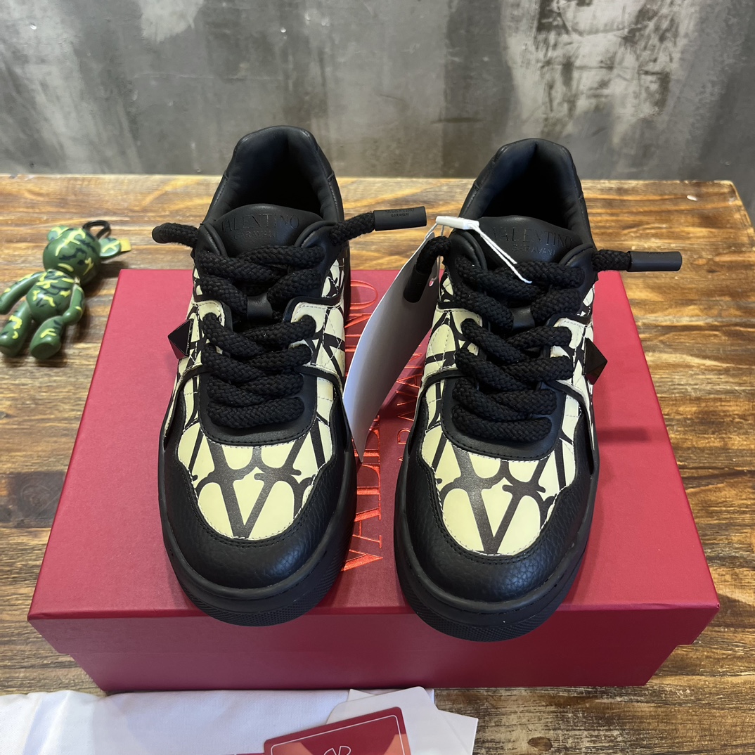 Replica Vintage Sneaker for man