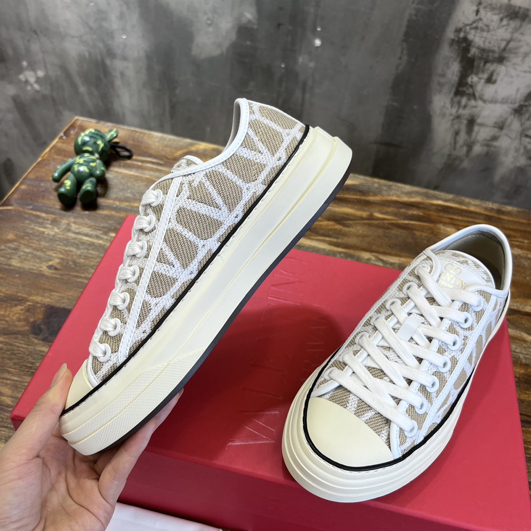 Replica Valentino Garavani Sneakers & Athletic Shoes