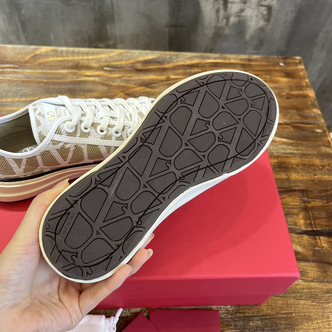 Replica Valentino Garavani Sneakers & Athletic Shoes