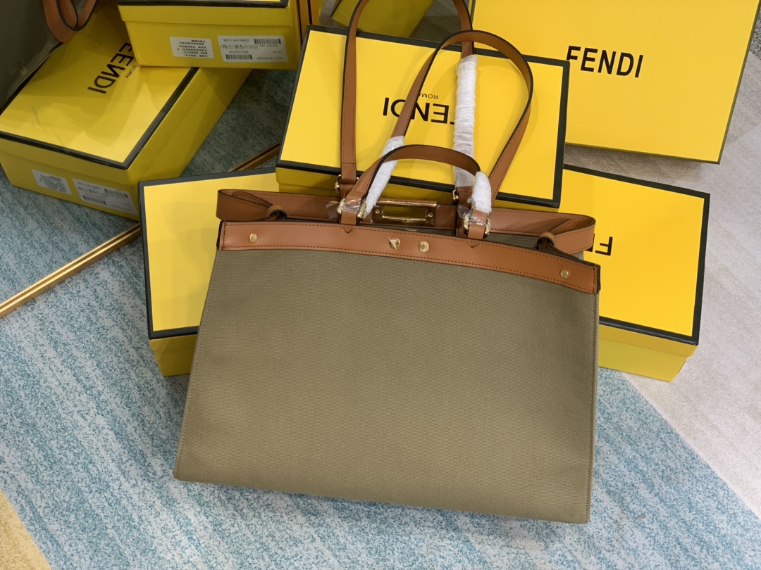 Replica Fendi Peekaboo X-Tote Handbags