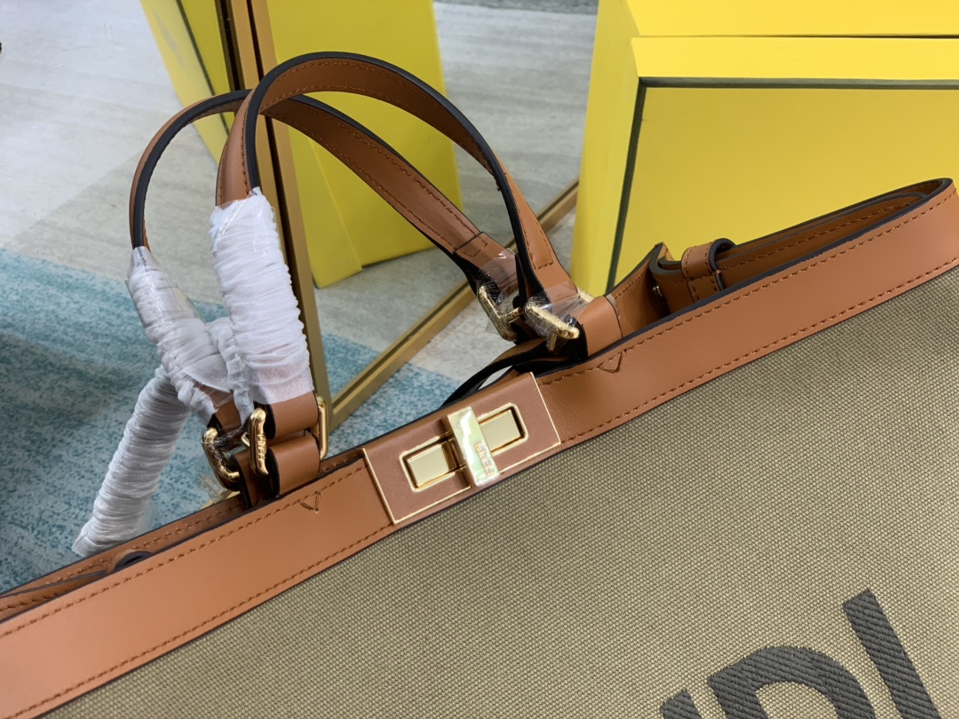 Replica Fendi Peekaboo X-Tote Handbags