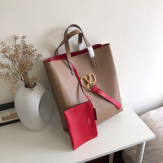 Replica Valentino Garavani N/S Vring Handbags