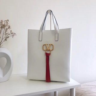 Replica Valentino Garavani N/S Vring Handbags