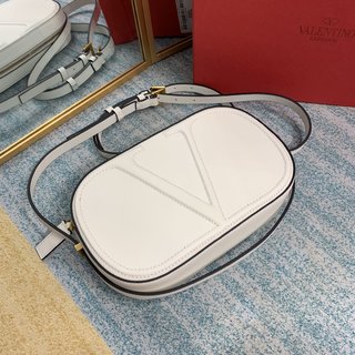 Replica Valentino Garavani Rockstud Handbags