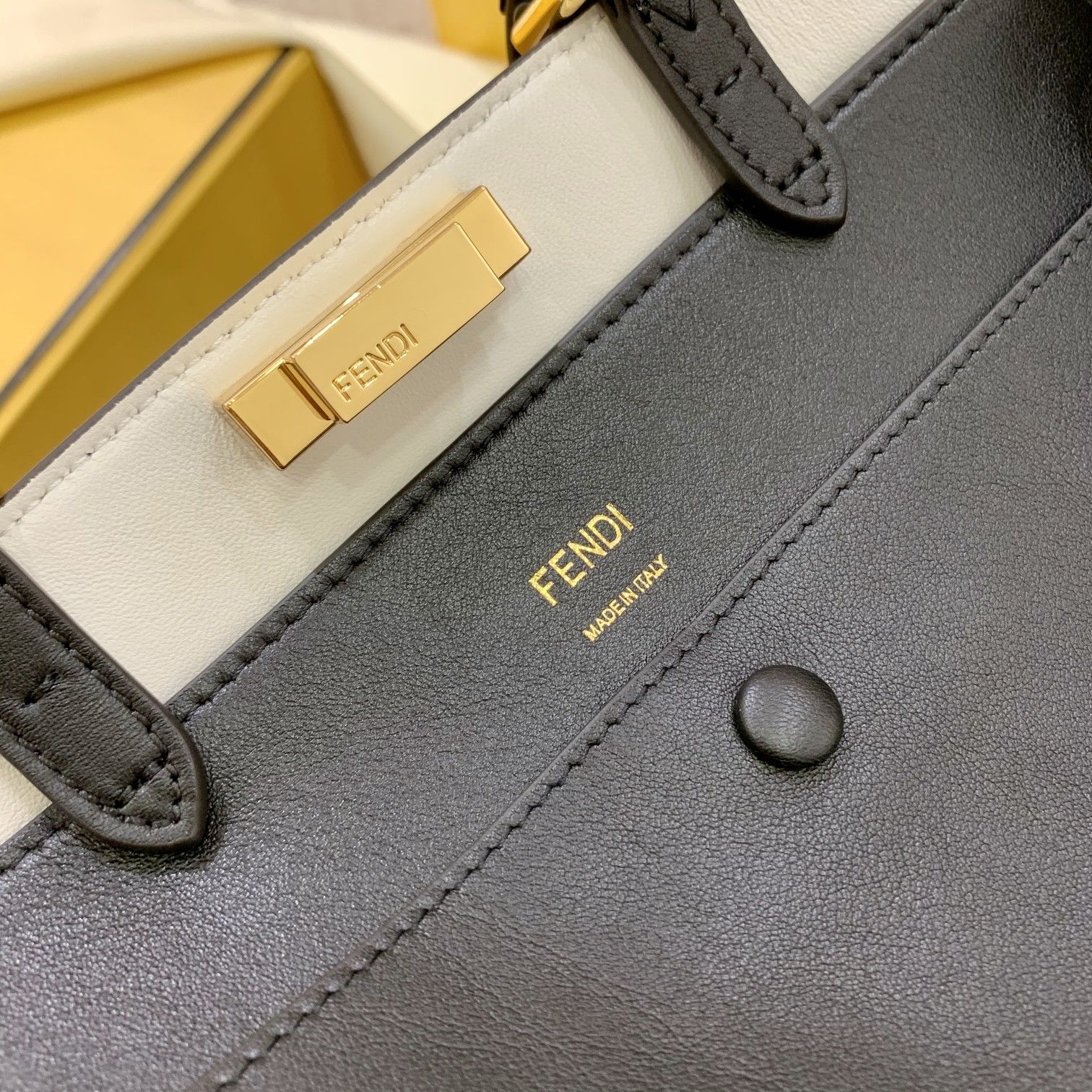 Replica Fendi Peekaboo X-Lite Handbags