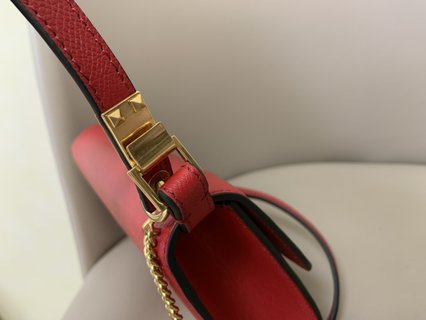 Replica Valentino Garavani VSLING Handbags