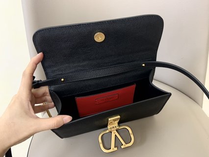 Replica Valentino Garavani VSLING Handbags