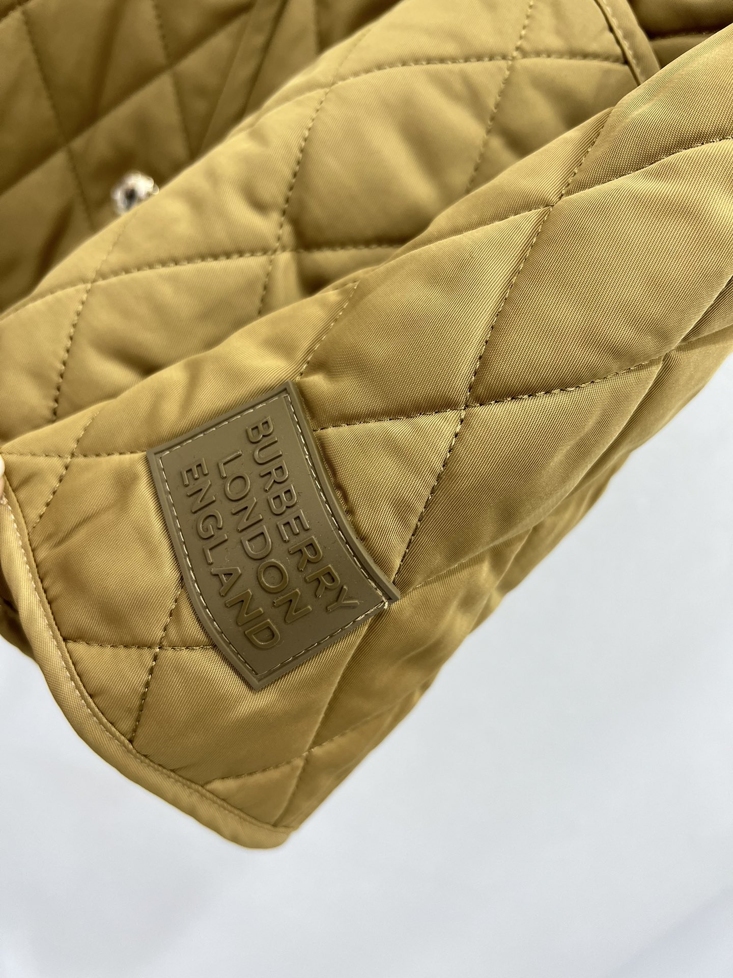 Replica Burberry Heritage Diamond Quilted Jacket