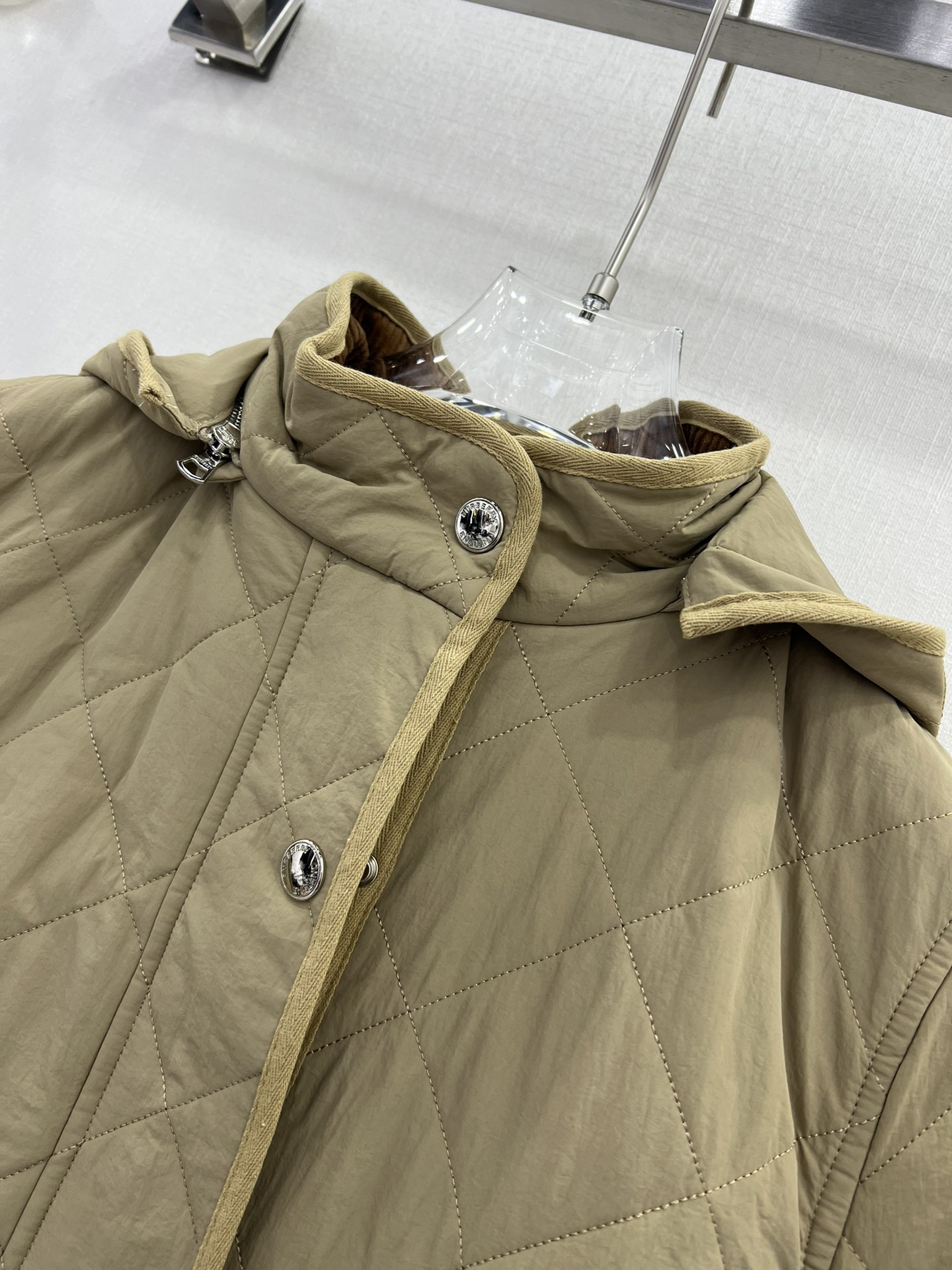 Replica Burberry Womens Puffer Jackets