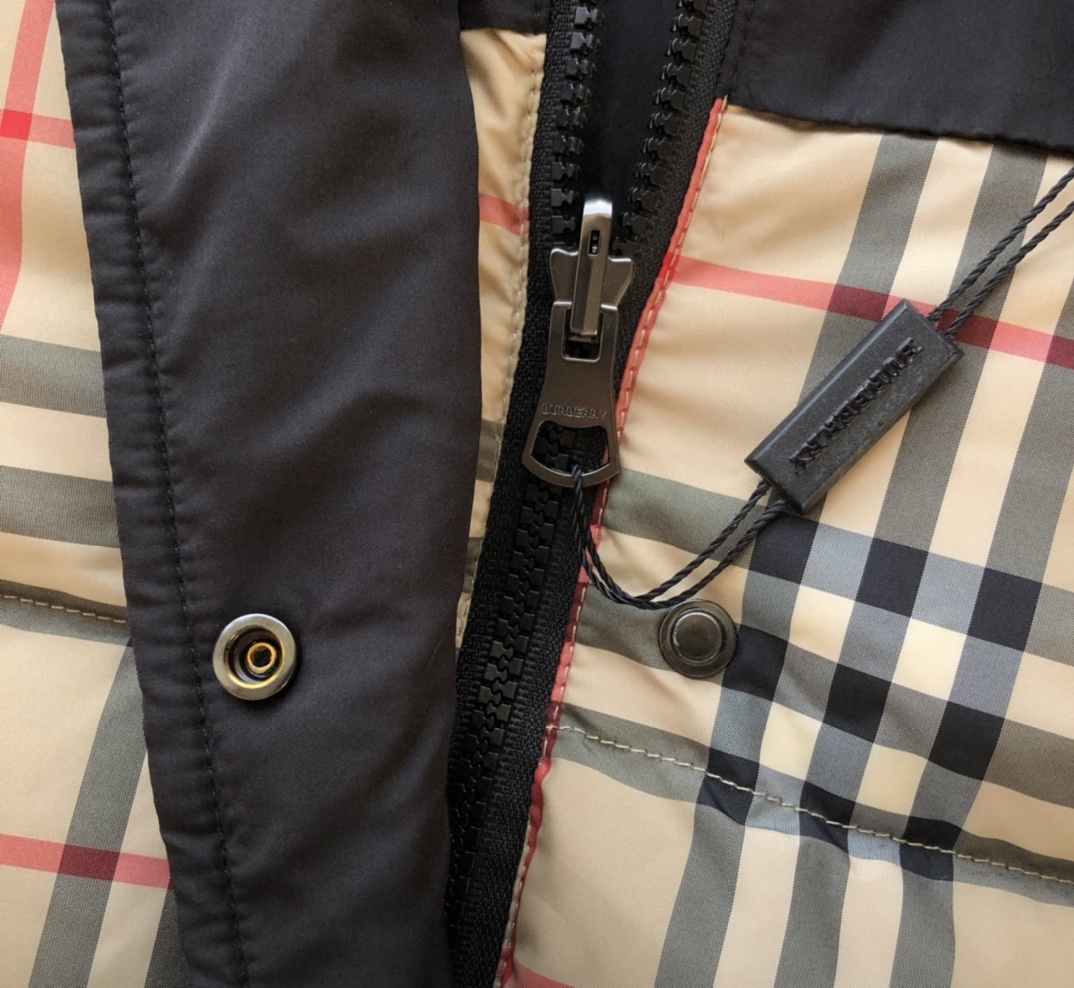 Replica Burberry Reversible Haymarket Check Puffer Jacket in Black