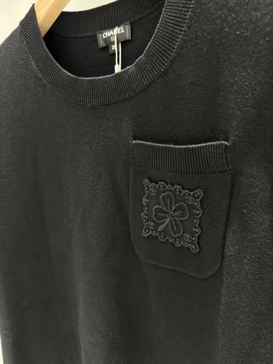 Replica CHANEL Embroidered four-leaf clover crew neck knitted short-sleeved top