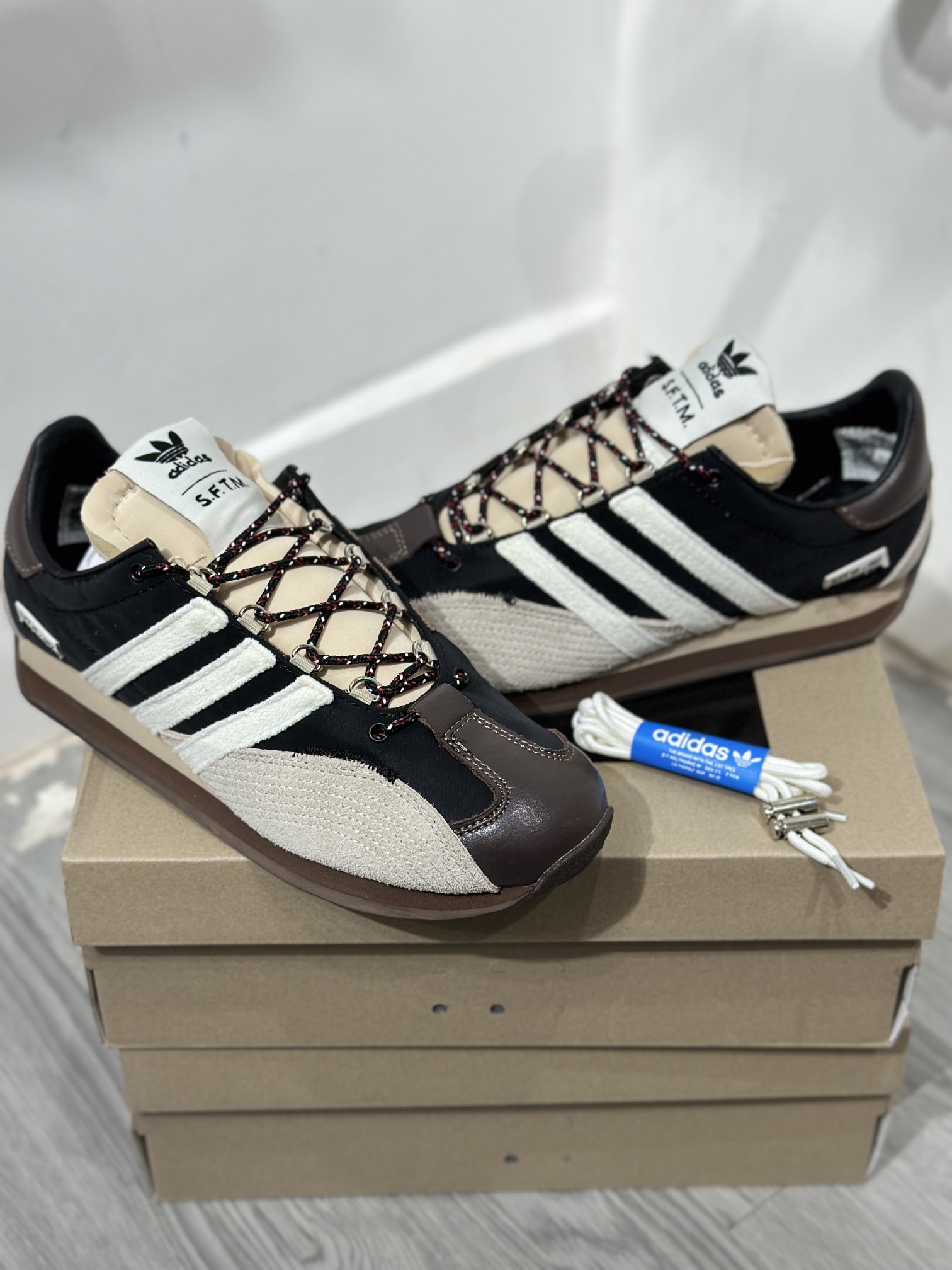 Replica Adidas x Song for the Mute COUNTRY OG Sneakers