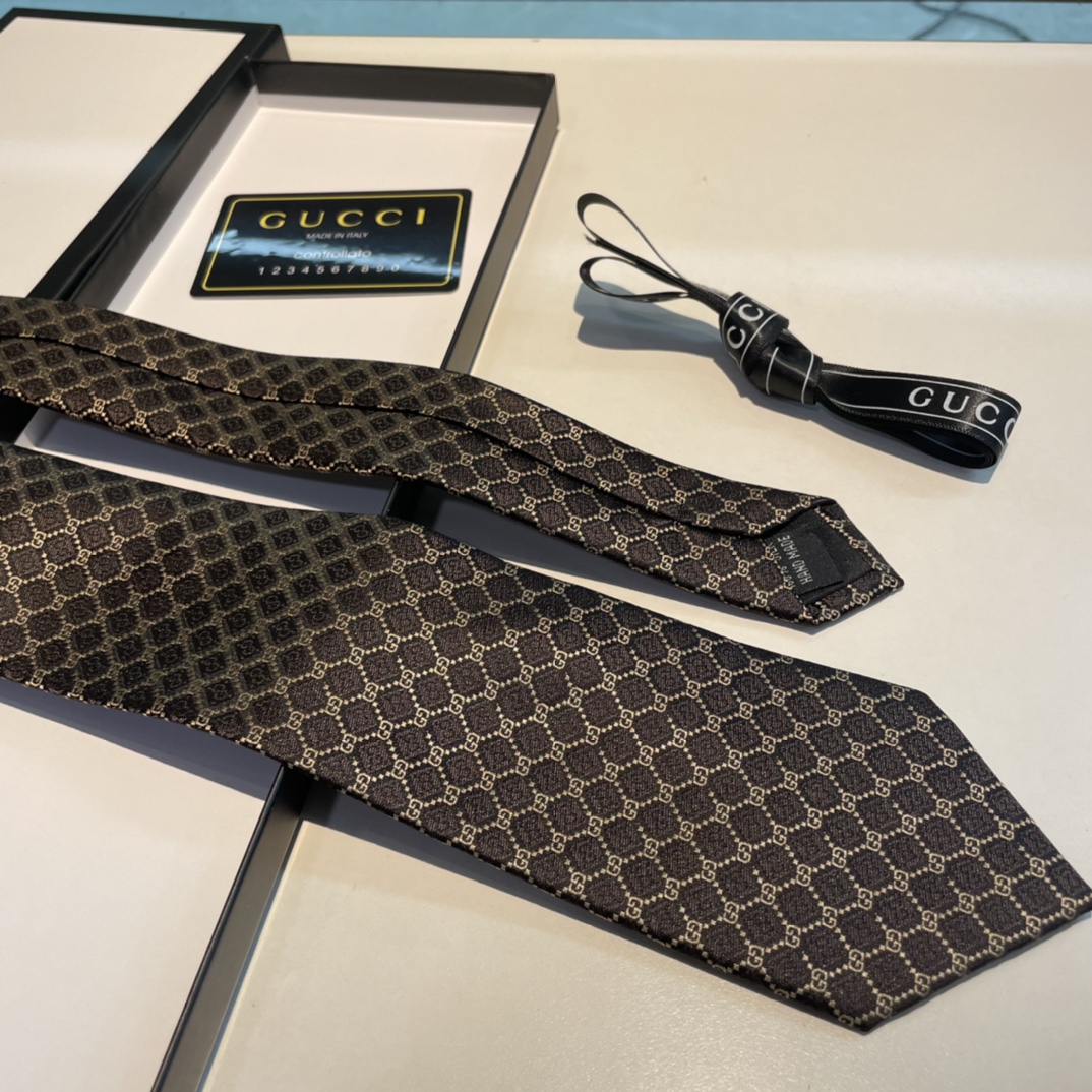 Replica Gucci geometric diamond silk tie