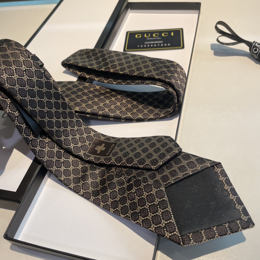 Replica Gucci geometric diamond silk tie