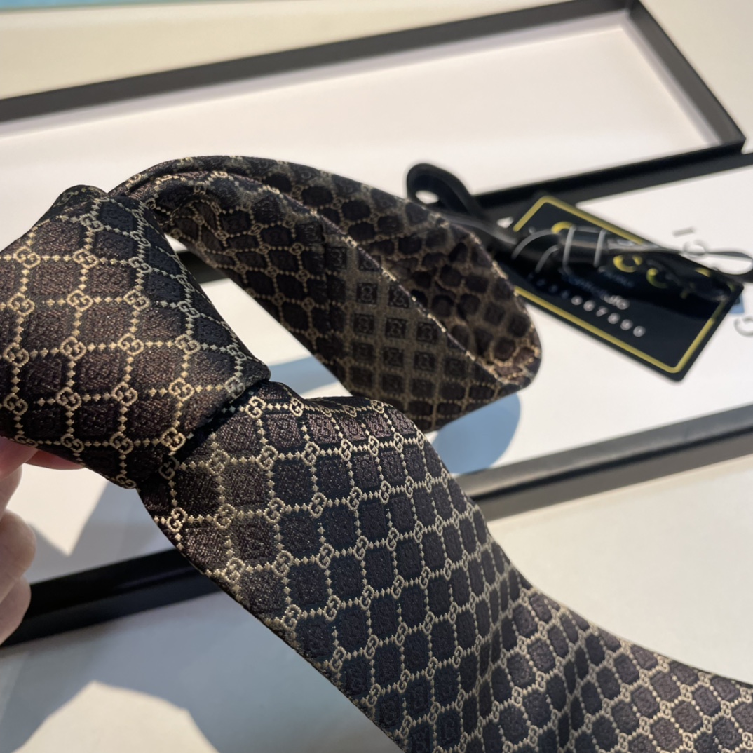 Replica Gucci geometric diamond silk tie