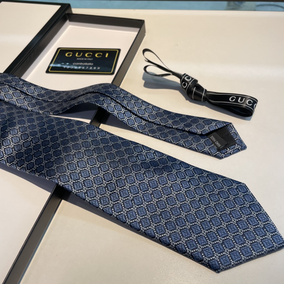 Replica Gucci geometric diamond silk tie