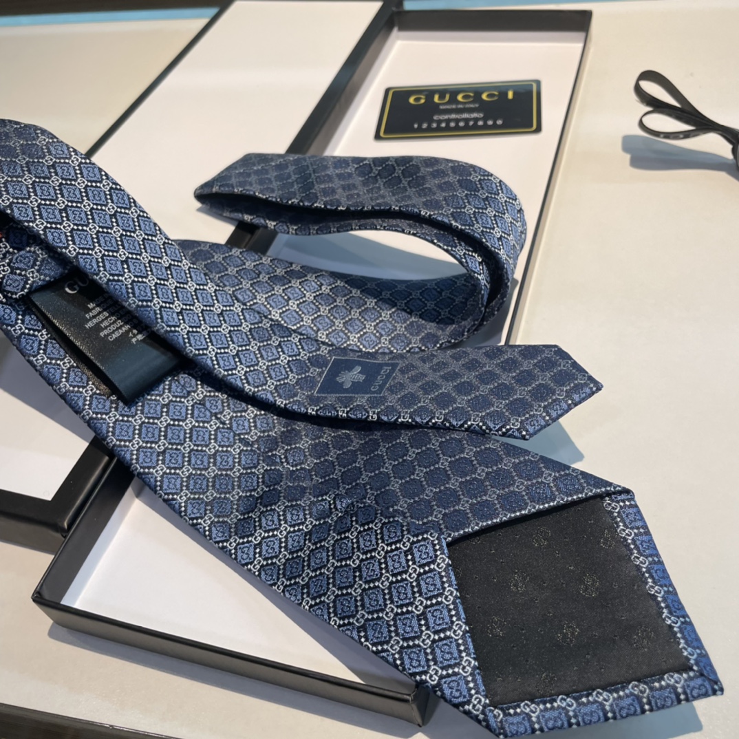 Replica Gucci geometric diamond silk tie