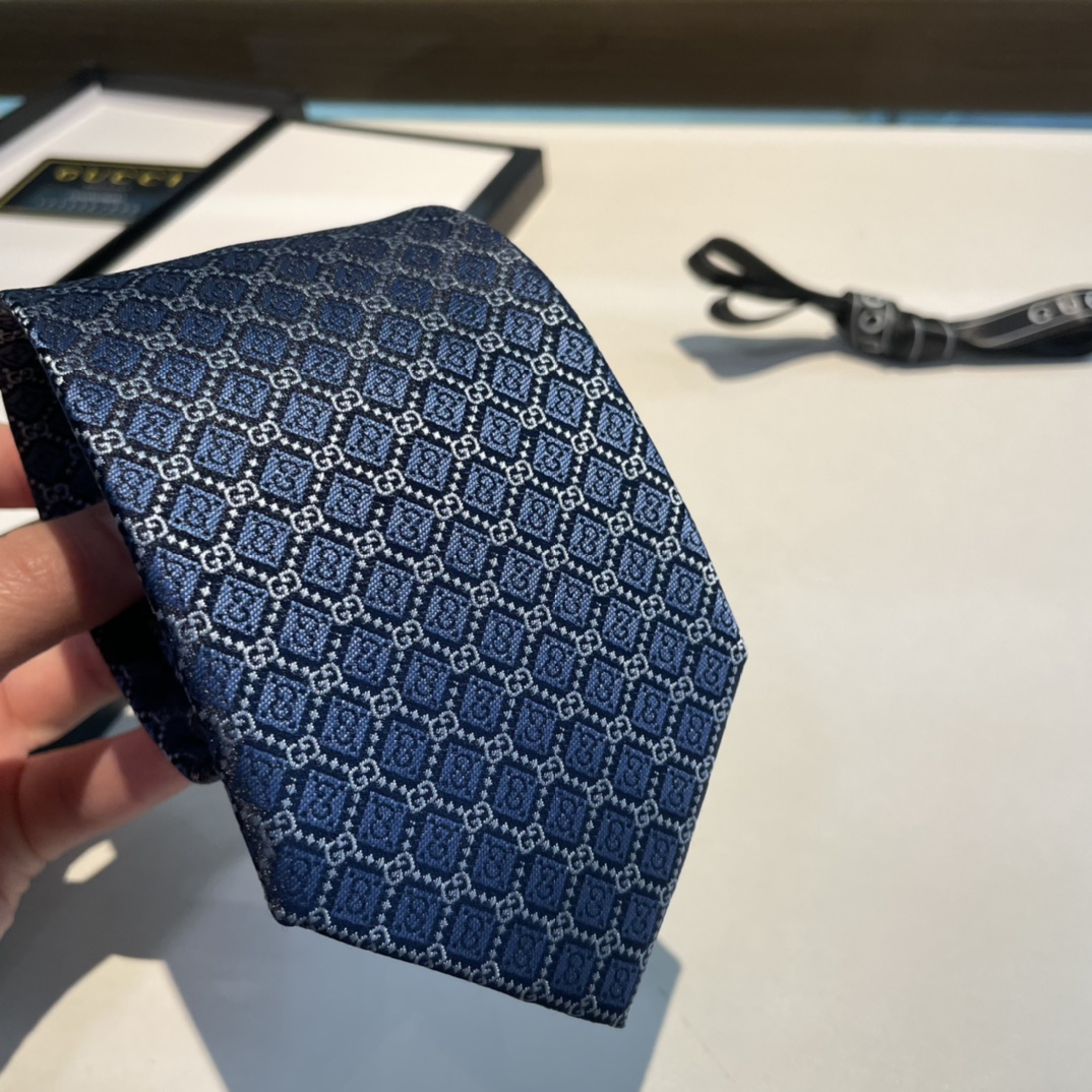 Replica Gucci geometric diamond silk tie