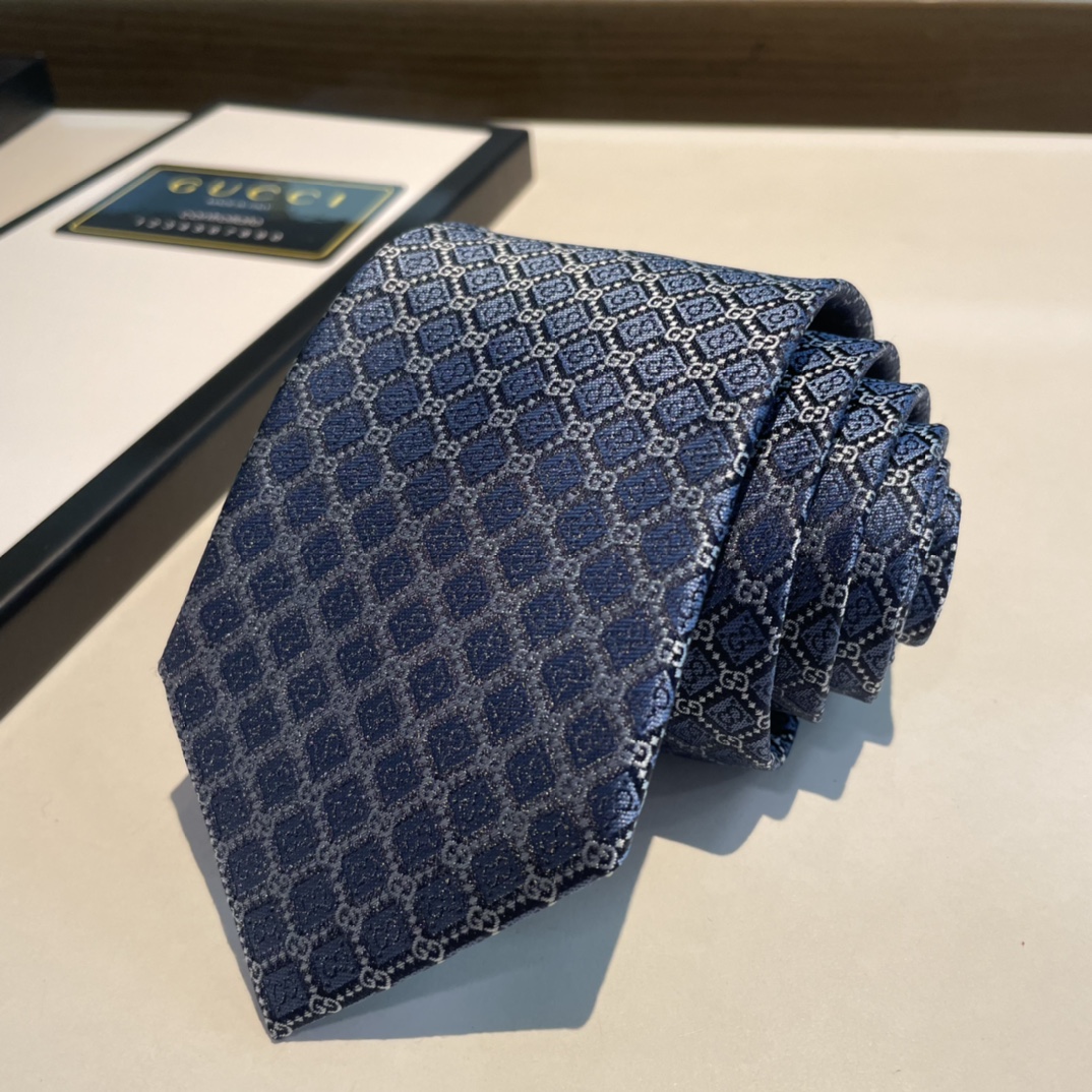 Replica Gucci geometric diamond silk tie