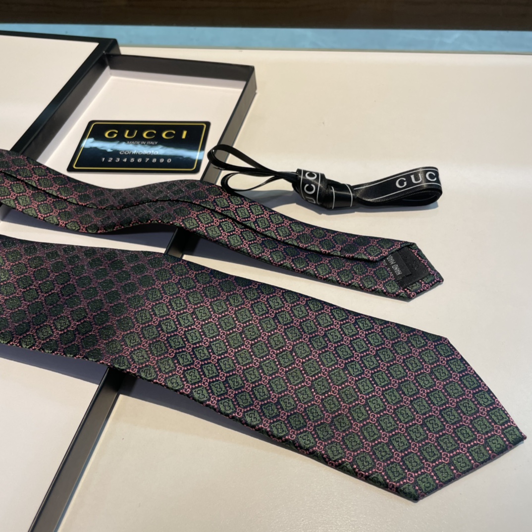 Replica Gucci geometric diamond silk tie