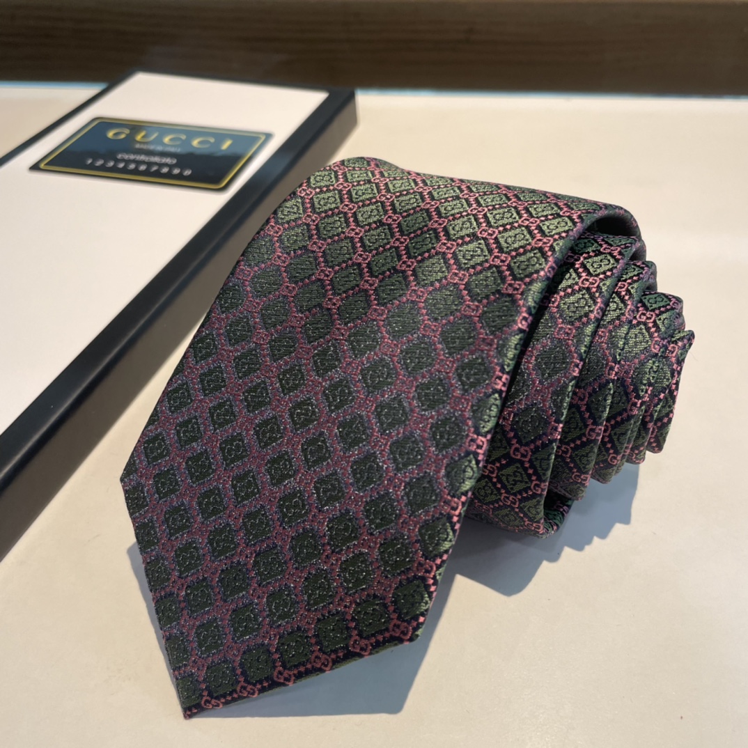 Replica Gucci geometric diamond silk tie