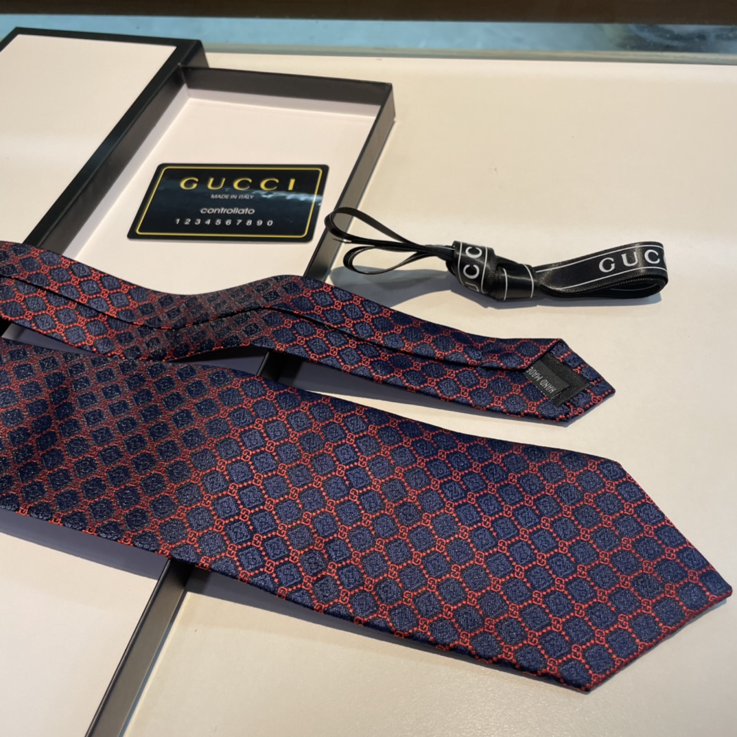 Replica Gucci geometric diamond silk tie