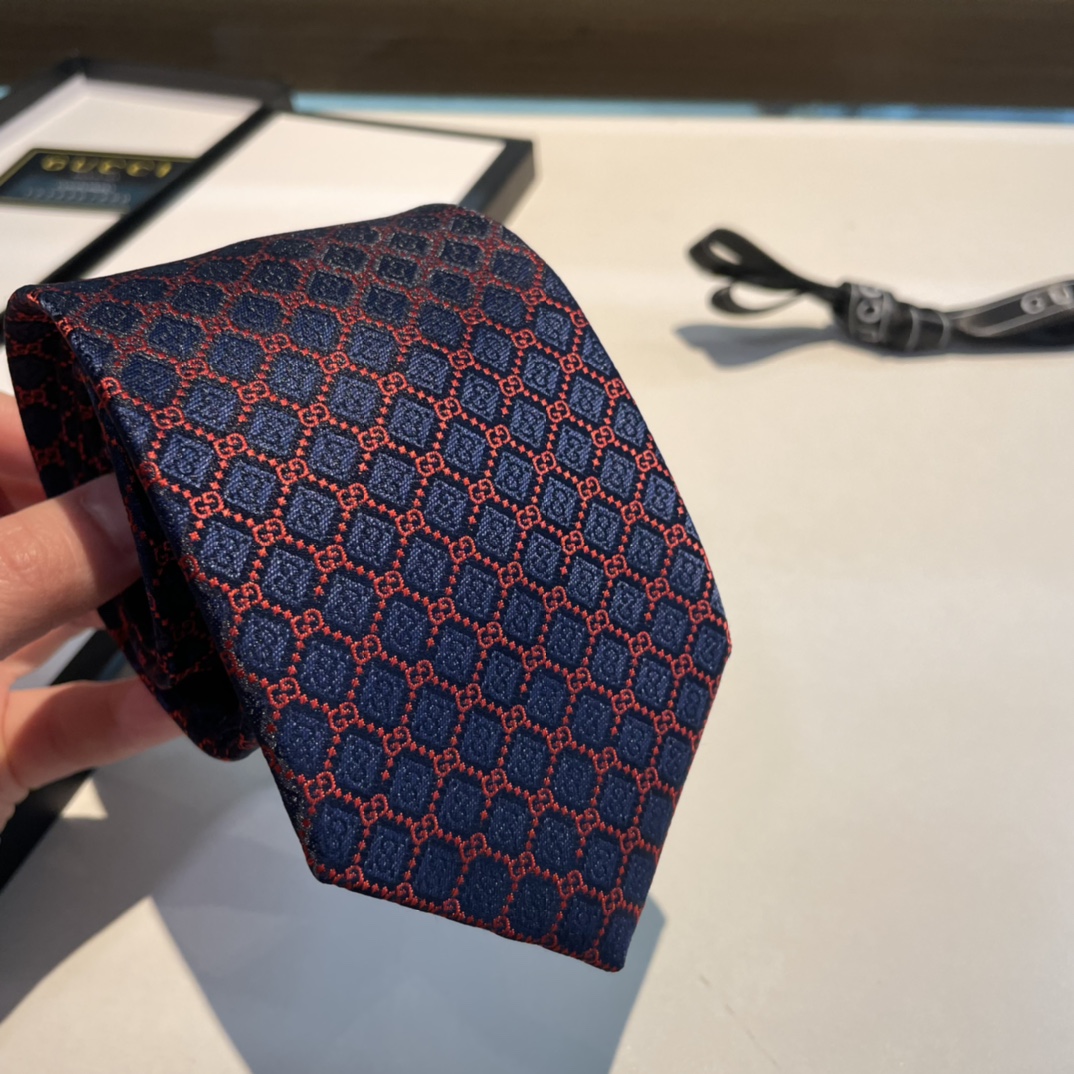 Replica Gucci geometric diamond silk tie